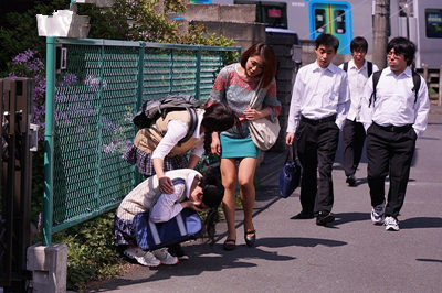 (JUY-586)人妻女教師痴漢電車 友田真希