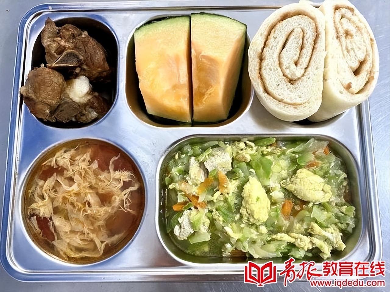 青岛多名中学生食堂用餐后被送医,究竟是怎么一回事?