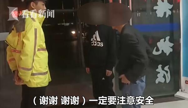 老人凌晨被扔半路女子装顺路送回是怎么回事，关于被扔下车的老人的新消息。