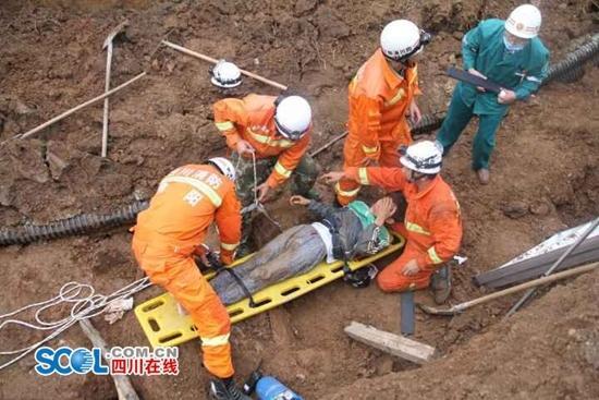 四川德阳在建桥垮塌事故已致1死1伤是怎么回事，关于四川 桥 垮塌 事故的新消息。