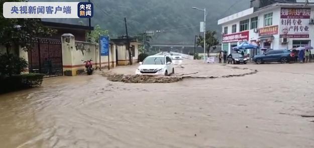 现场：陕西安康暴雨 洪水漫入街道,陕西省安康市暴雨