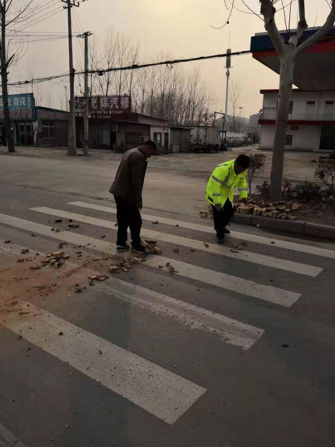 94年女生开货车拉砖 一天搬砖8000块是怎么回事，关于拉砖货车多少钱一台的新消息。