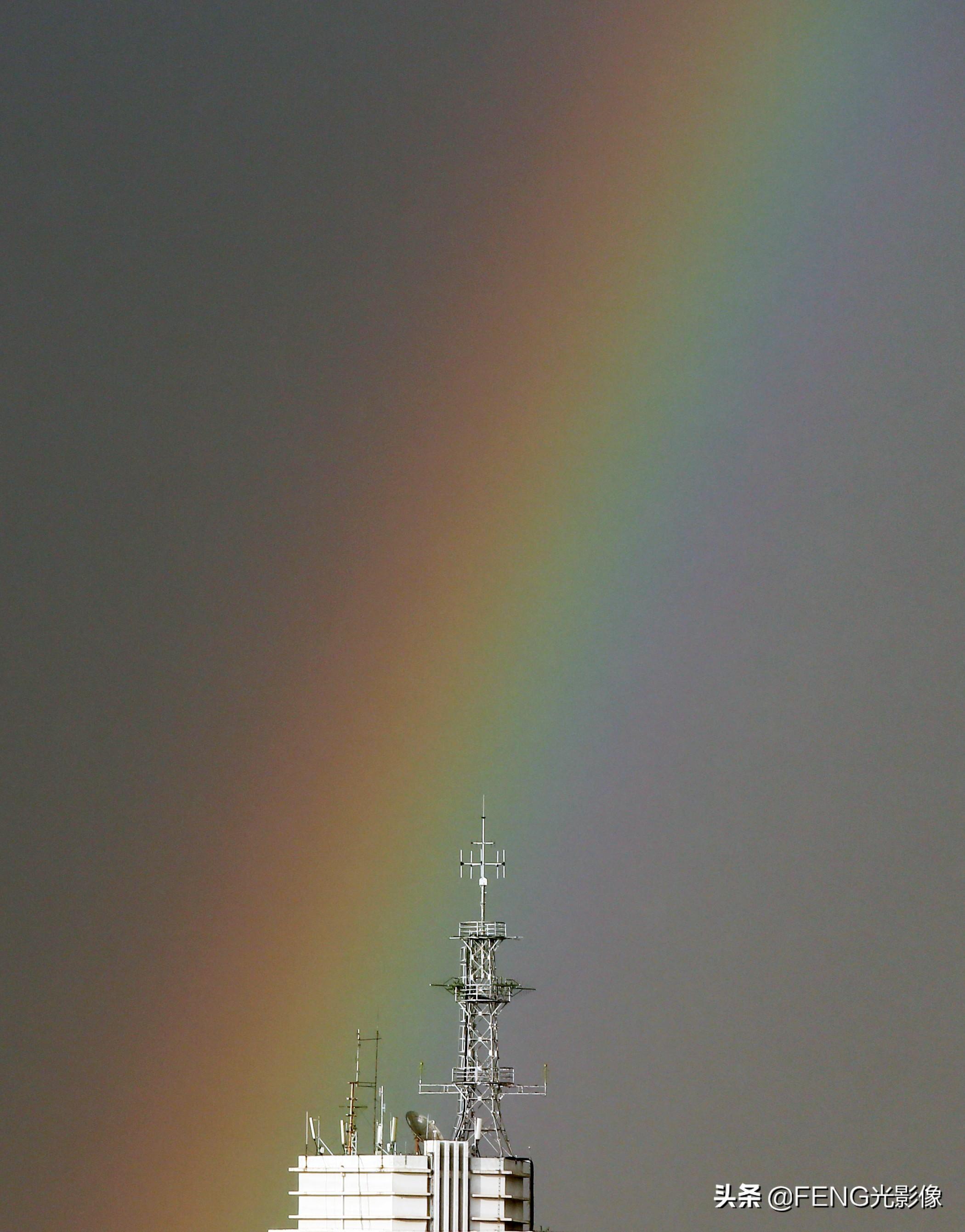 北京雷雨后现双彩虹是怎么回事，关于北京阵雨过后出现双彩虹的新消息。