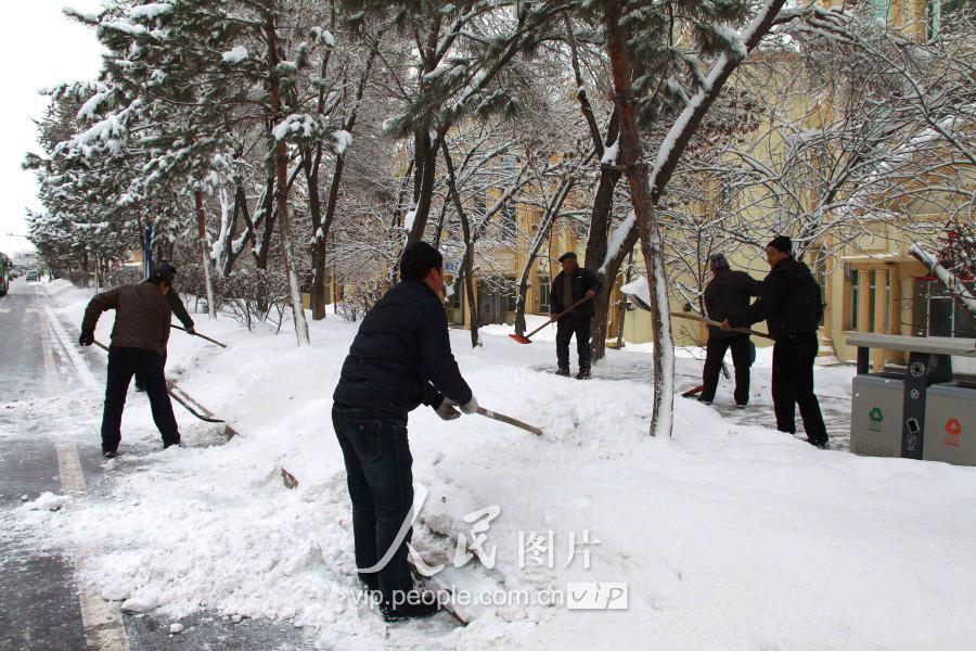 新疆阿勒泰多地下雪是怎么回事，关于新疆阿勒泰下雪了吗的新消息。