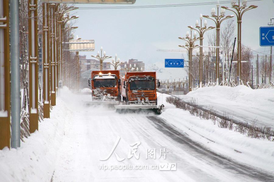 新疆阿勒泰多地下雪是怎么回事，关于新疆阿勒泰下雪了吗的新消息。