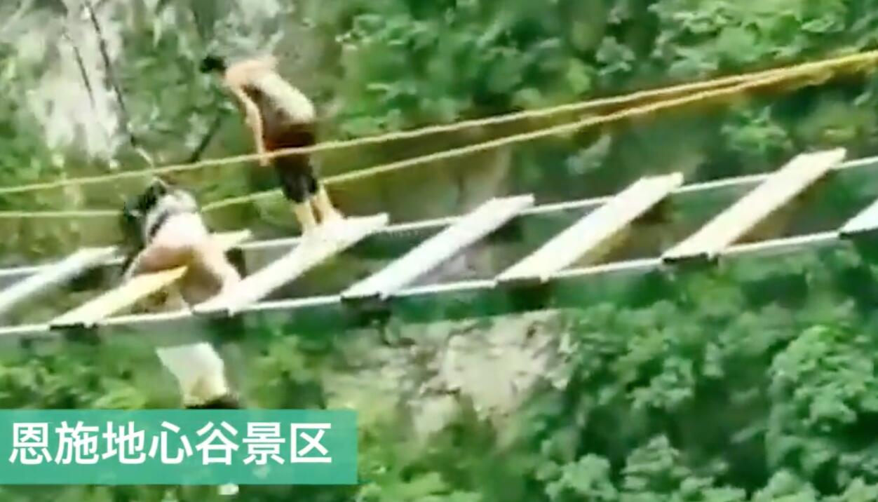 男孩玩高空项目不慎坠落是怎么回事，关于男孩玩高空项目不慎坠落视频的新消息。