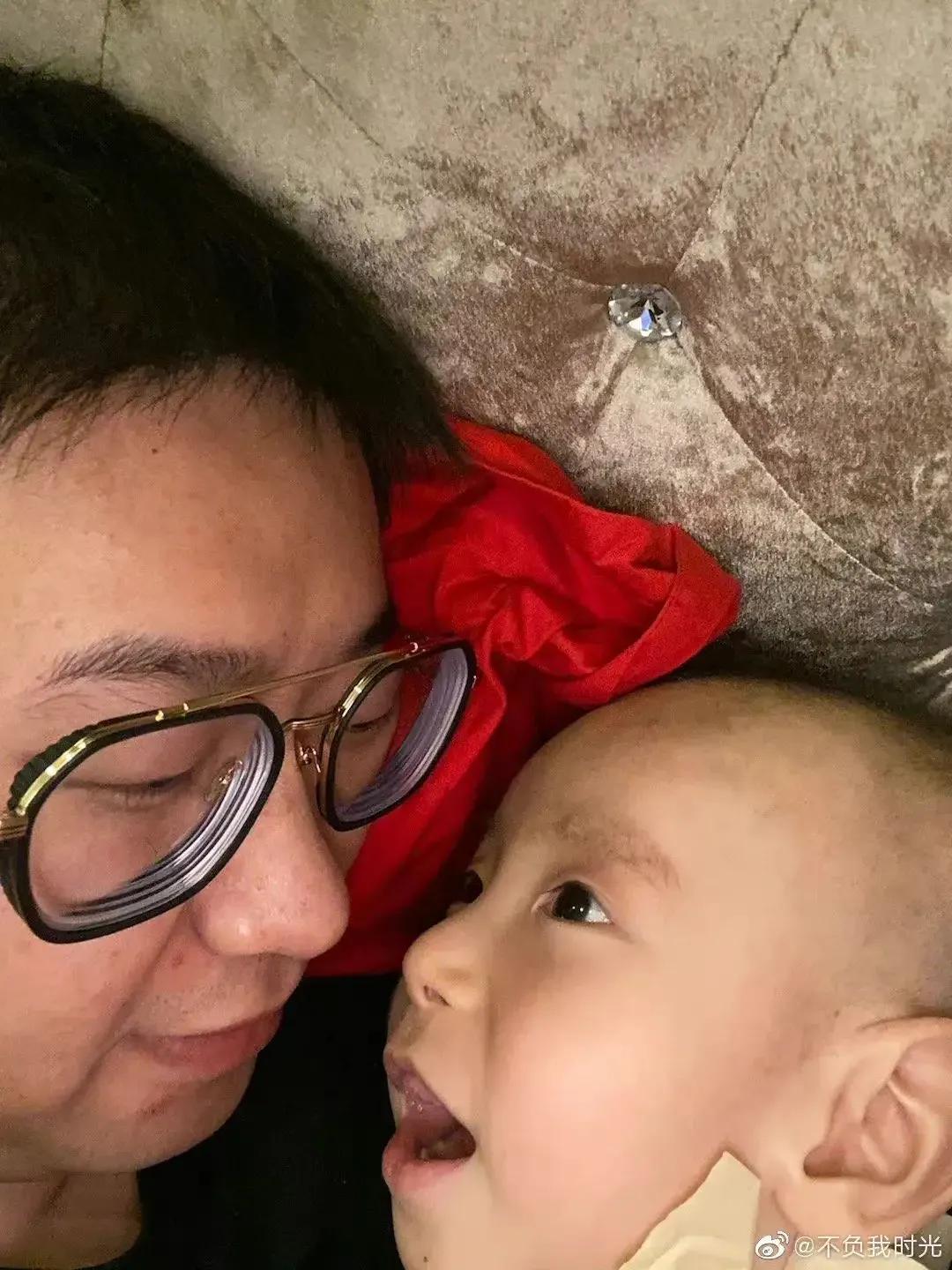 自制药救子父亲儿子过三岁生日是怎么回事，关于父亲回应自制药救儿子的新消息。