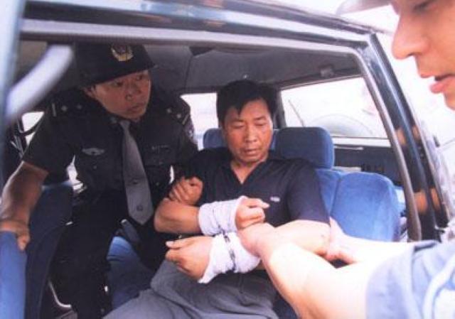 河南村镇银行案逮捕234人是怎么回事，关于河南银行抢劫案15年后告破的新消息。