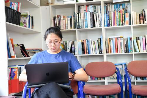 女子在新西兰街头穿汉服迎国庆,女子在新西兰街头穿汉服迎国庆视频