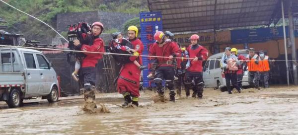 贵州黔东南多地出现突发洪水是怎么回事，关于贵州暴雨引发洪水的新消息。