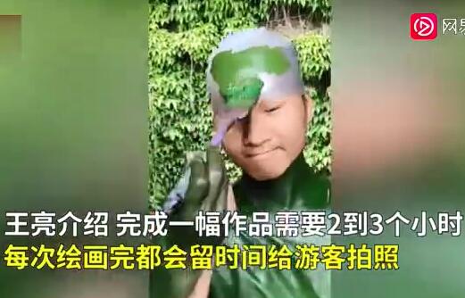 小伙用百变画笔练就隐身术怎么回事？网友直呼变色龙都不如他