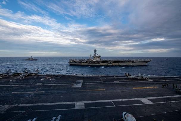 美海军两个航空母舰打击群现身南海现场画面曝光 美海军又挑衅