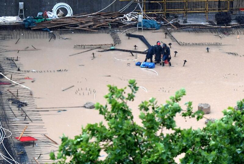 实拍郑州暴雨是怎么回事，关于实拍郑州暴雨:多地街道出现积水的新消息。