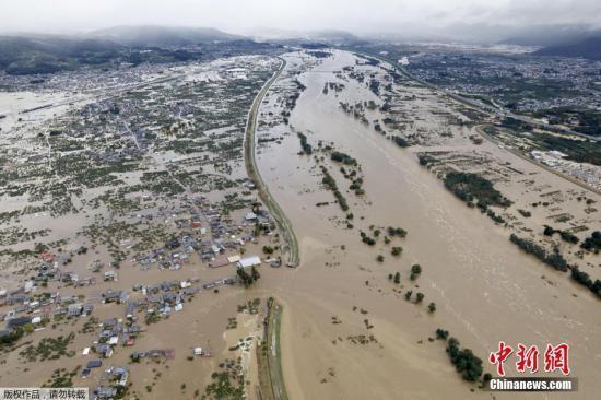 日本台风致33人死,台风“海贝思”袭日致河流泛滥交通瘫痪