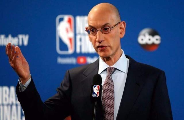 NBA球员集体下跪抗议什么情况？NBA球员集体下跪抗议美国将被狠狠打脸