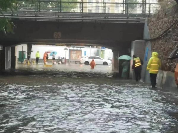 暴雨中的青岛力量是怎么回事，关于暴雨 青岛的新消息。