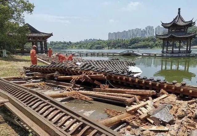 暴雨中凉亭倒塌业主避雨惨被压是怎么回事，关于凉亭倒塌事件的新消息。