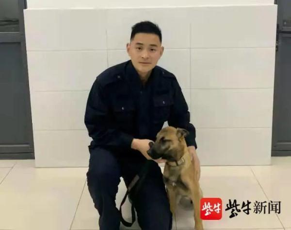 南京地铁超小号警犬国庆上岗,南京地铁 警犬