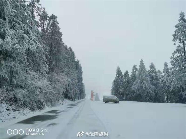 直击重庆、成都下雪,究竟是怎么一回事?