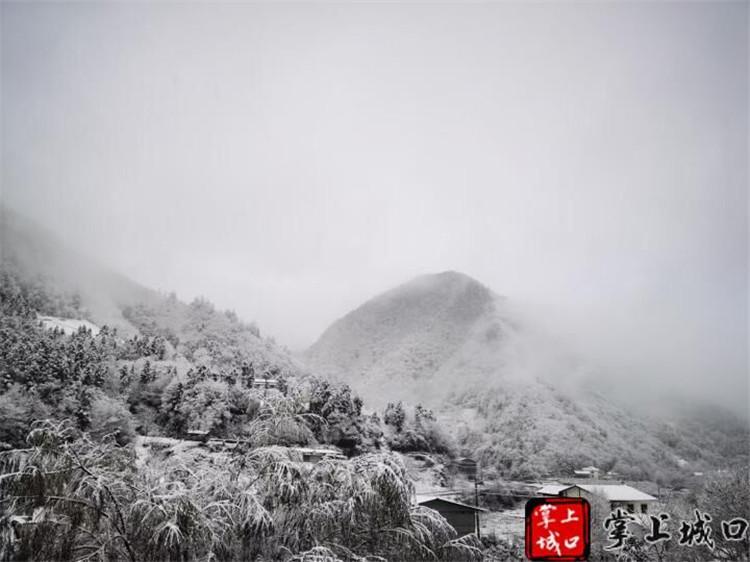 直击重庆、成都下雪,究竟是怎么一回事?