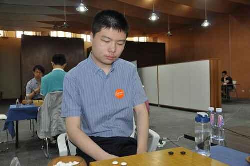 中国最年轻围棋九段李钦诚照片