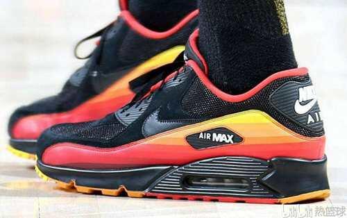 塞弗罗萨独爱NikeAirMax 球迷 这鞋还能打球