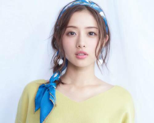 石原里美结婚后亮相状态良好