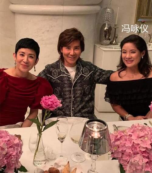 陈可辛夫妇久违现身 55岁吴君如穿红衣配牛仔裤 减龄不失女人味