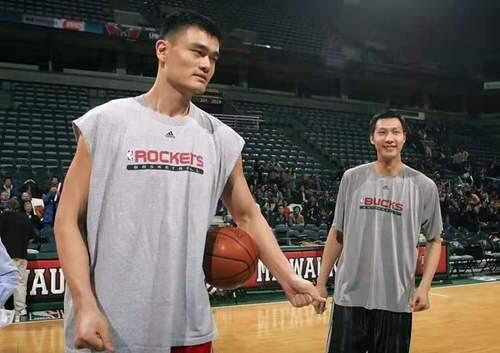 中国德比 姚明和易建联在NBA交手5次 他们各自的表现如何