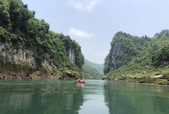 给你一束光的时间，踩住脚下的琥珀色水域