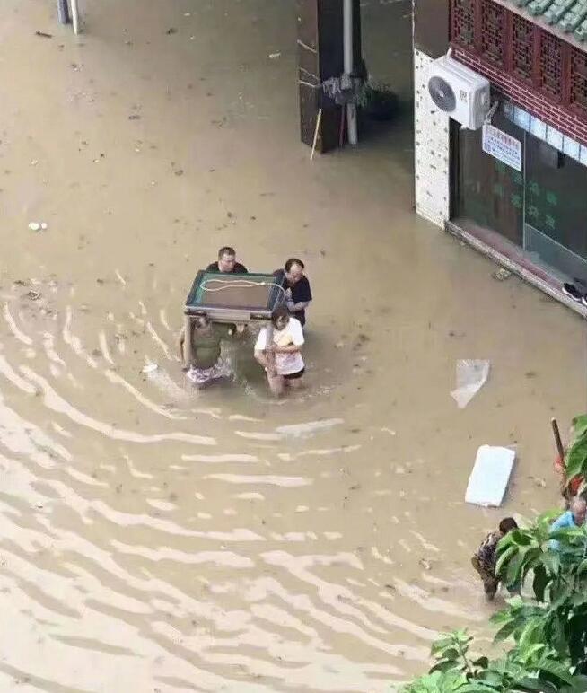 洪峰过境，山城与甜城加油