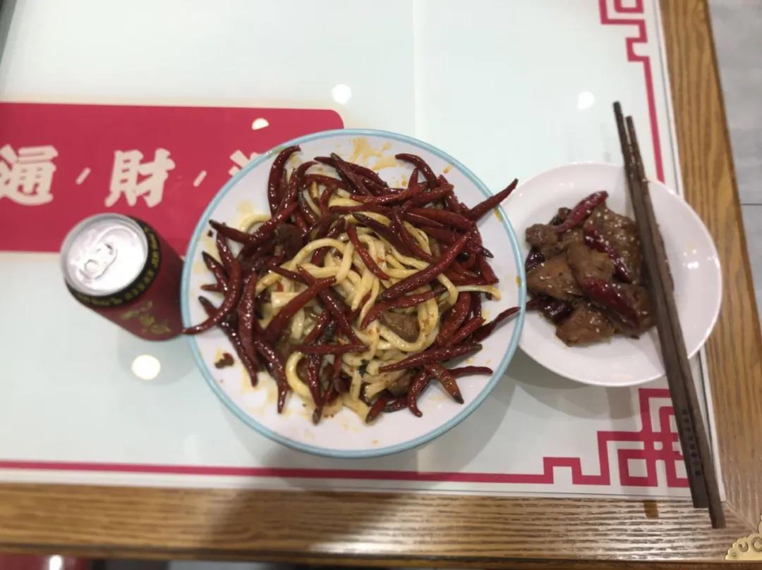 爆辣牛肉面没想象中的辣