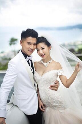 王雷李小萌大婚 三亚海边婚照曝光