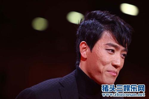 13个男明星画了烟熏妆 整个世界都坏掉啦