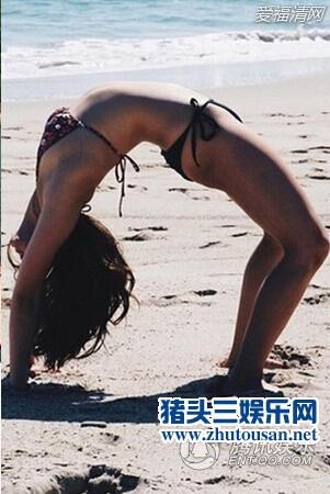 苗侨伟24岁女儿苗彤比基尼照辣翻