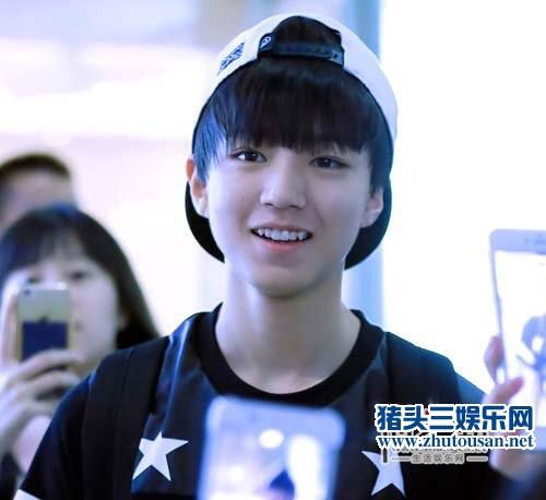 TFBOYS王俊凯的女朋友李佳宁系谣言 家庭背景揭秘妈妈是理发师