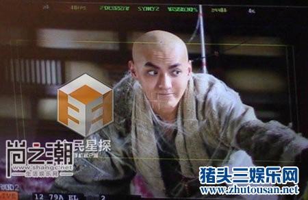 吴亦凡光头唐僧造型被吐槽巨丑 逗比表情包引关注