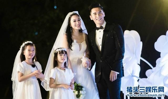 与小男友腻歪欲抢黄A婚礼风头 45岁钟丽缇抓着时光尾巴狂舞