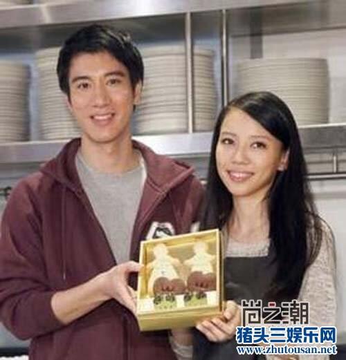 王力宏一家合照曝光 王力宏老婆女儿盛装打扮