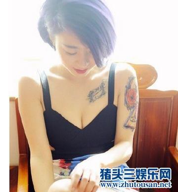 杨子晴把衣服从胸敞开到肚脐以下陶喆还要她吗？