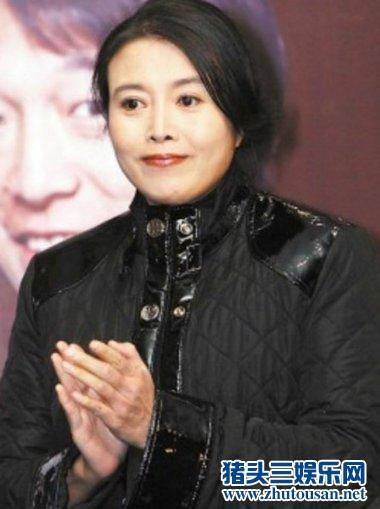 丁嘉丽被誉为最美“乡村女人”私生活却糜烂，四次堕胎两任丈夫却成赢家