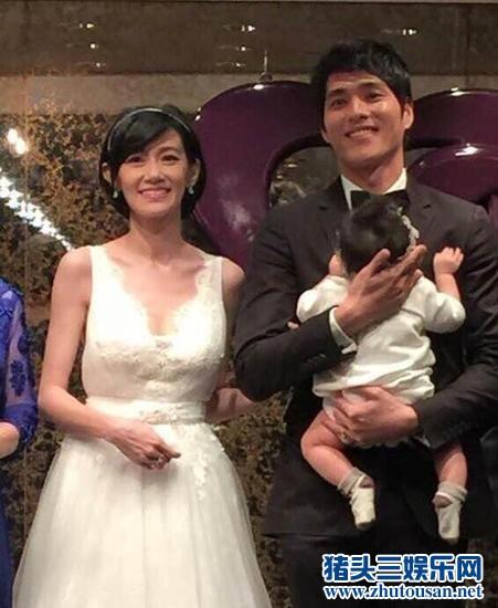 蓝正龙周幼婷结婚照曝光 低调补办婚礼