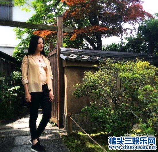 姚晨带儿子小土豆游日本京都 姚晨怀二胎大肚子孕妇照曝光