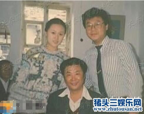 54岁范伟的48岁漂亮老婆杨宝玲近照