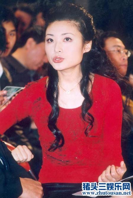 周涛为什么离开央视不主持春晚了？ 周涛现任老公是谁女儿自闭症好了没