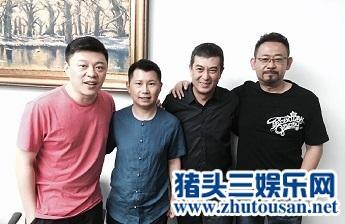 何云伟晒吃螃蟹照和郭德纲巧合 却被网友喊赶紧改名