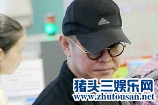 李连杰头发花白苍老无人识 将效仿成龙招弟子做接班人