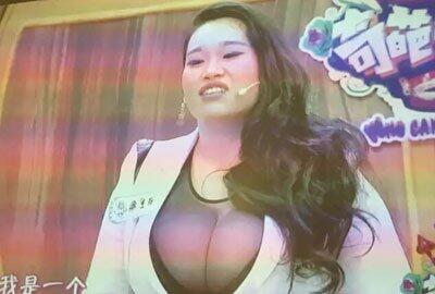 最近网络很火的巨乳女们排行榜 个个胸大的奇葩